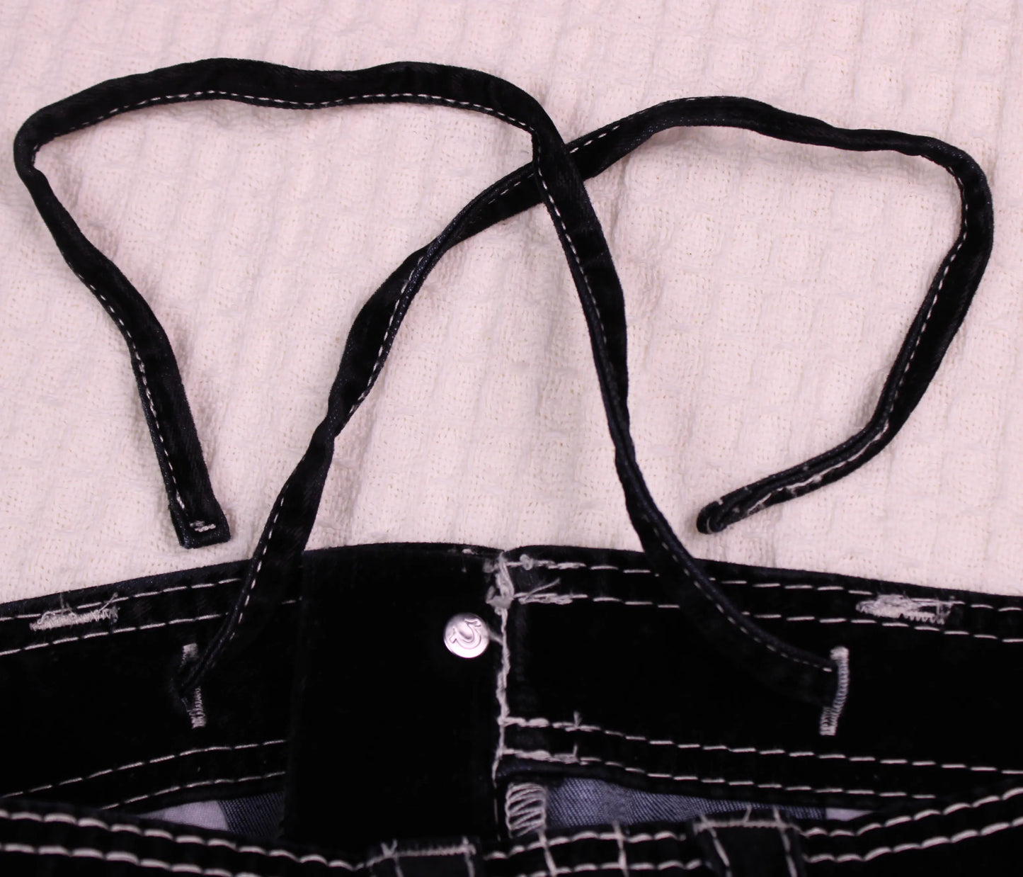 True Religion - Black Baggy Big T Velvet Cargo Pants - Size 29