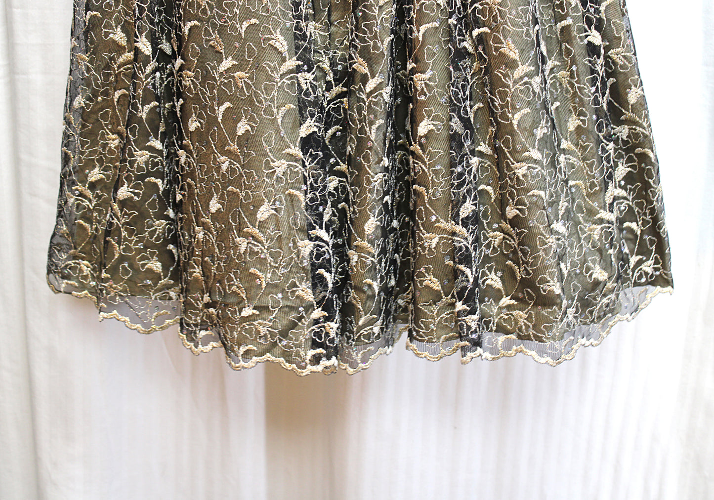 Vintage - Jessica McClintock - Black w/ Embroidered Gold Floral Lace Over Gold Satin Party Mini Dress - See Measurements 29" Waist