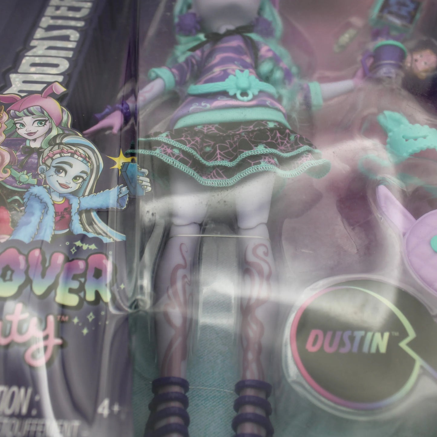 Mattel - Monster High Creepover Party Twyla Doll Damaged Box