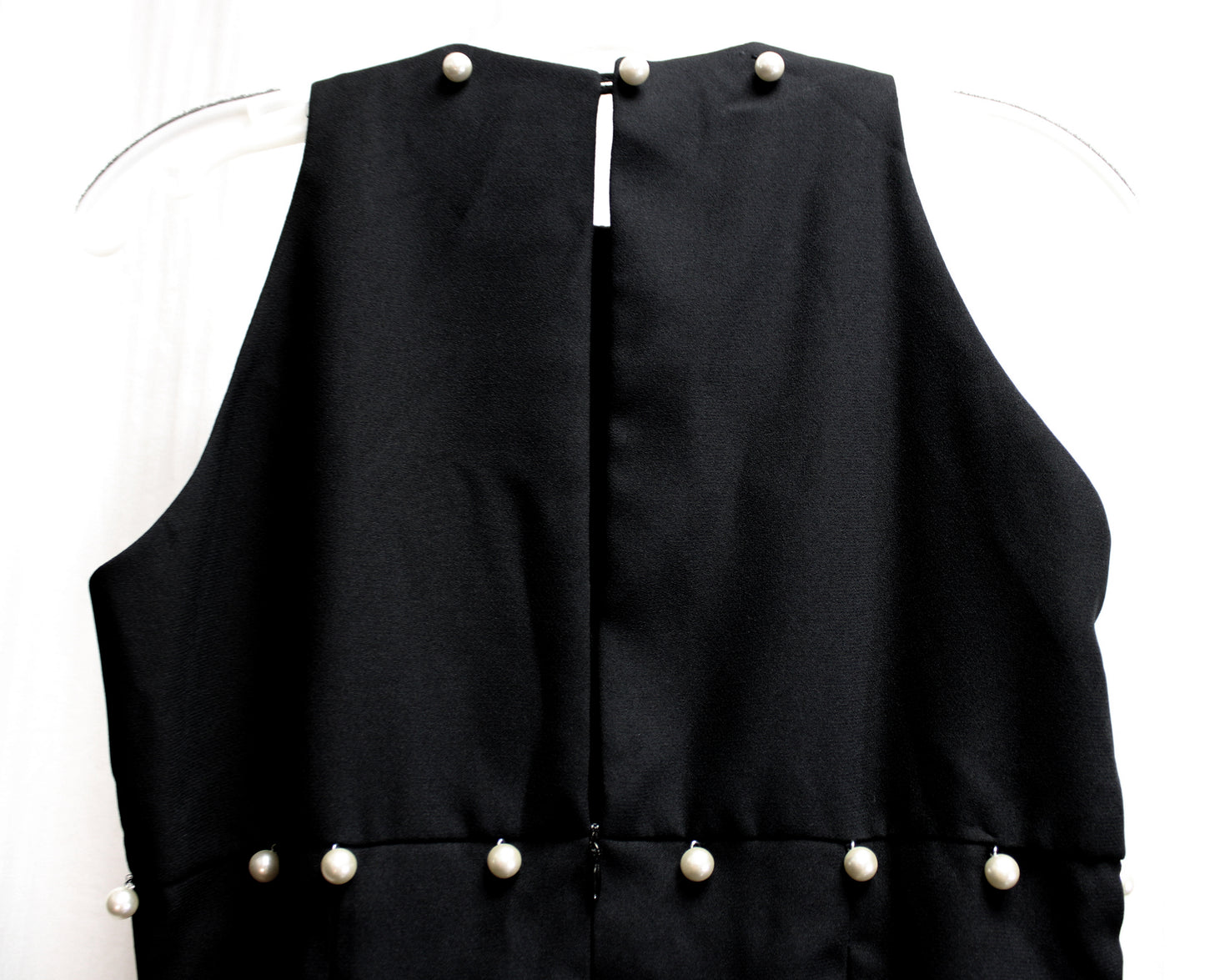 Watters and Watters - Black Sleeveless W/ Back Keyhole Slit Dress w/ Pearl Accents - Size 10