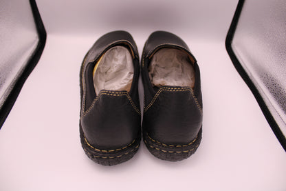 Born - Slip on - Size "11 M"