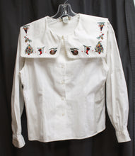Load image into Gallery viewer, Vintage - Bryn Connelly Petite - Adorable Christmas Motif Embroidered Collar Cotton Blouse - Size 8 (Vintage See Measurements 15&quot; Shoulders)