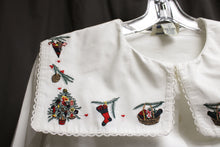 Load image into Gallery viewer, Vintage - Bryn Connelly Petite - Adorable Christmas Motif Embroidered Collar Cotton Blouse - Size 8 (Vintage See Measurements 15&quot; Shoulders)