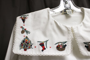 Vintage - Bryn Connelly Petite - Adorable Christmas Motif Embroidered Collar Cotton Blouse - Size 8 (Vintage See Measurements 15" Shoulders)