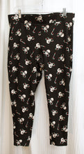 Load image into Gallery viewer, Torrid - Xmas &quot;Skull Candy&quot; Skull &amp; Candy Cane Cross Bones Leggings - Size 2 (Torrid Sizing = 2X  18/20)