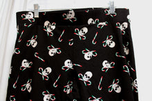 Load image into Gallery viewer, Torrid - Xmas &quot;Skull Candy&quot; Skull &amp; Candy Cane Cross Bones Leggings - Size 2 (Torrid Sizing = 2X  18/20)