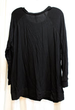 Load image into Gallery viewer, Torrid - Xmas Skull &amp; Candy Cane Crossbones Long Sleeve Top - Size 0 (Torrid Sizing = L/12)
