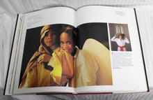 Load image into Gallery viewer, Vintage 1988- Christmas in America -  Cohen David/ Collins Publishers - Hardback Book