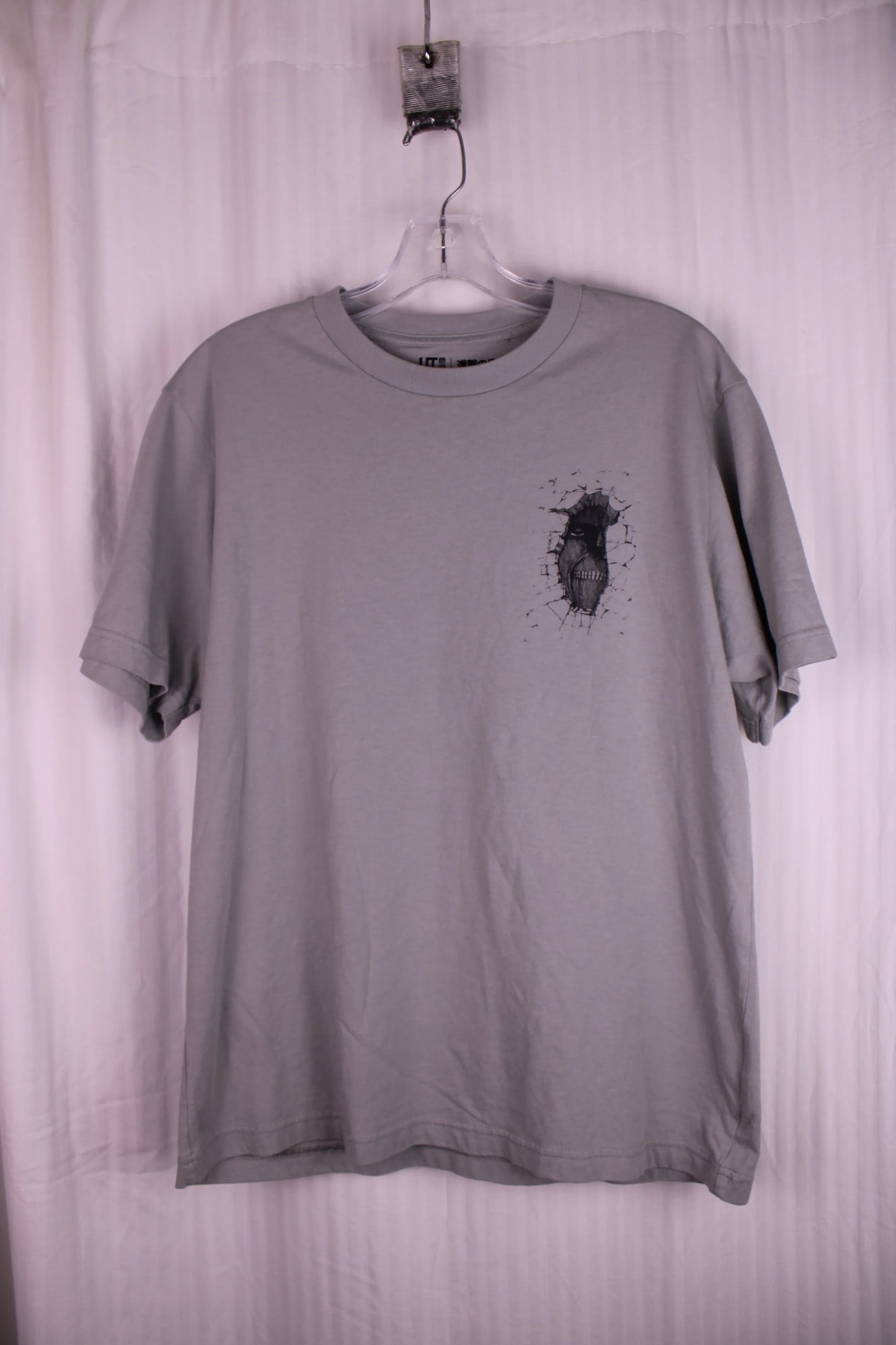 Uniqlo - Attack on Titan T-Shirt - Size Large