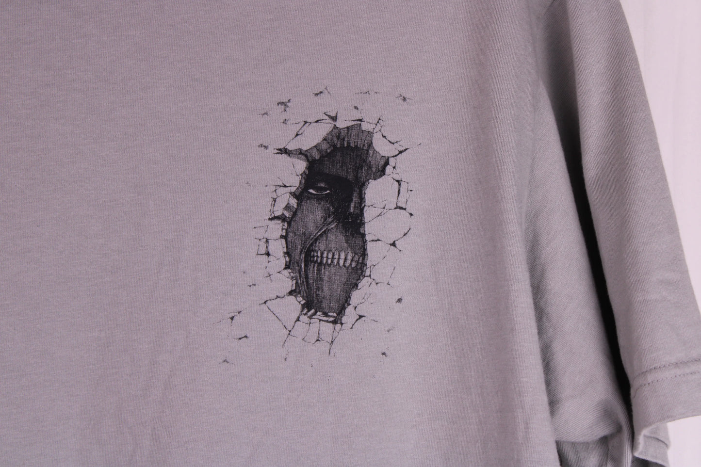 Uniqlo - Attack on Titan T-Shirt - Size Large