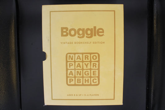 Hasbro - Boggle "Vintage Bookshelf" Edition