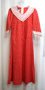 Vintage 70's - Hawaii (Sears) Red & White Floral w/ Eyelet Lace Yoke & Asymmetrical Sleeve Details House Dress - Size 7 (Vintage Sizing - See Measurements)