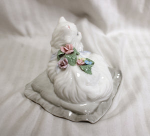 Enesco - Ceramic Cat w/ Flowers on Pillow (Musical )