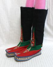 Load image into Gallery viewer, Handmade Tibetan Bhutan Felt Embroidered Boots - Approx Size 5 (See Measurements)