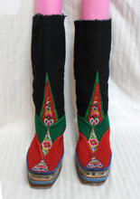 Load image into Gallery viewer, Handmade Tibetan Bhutan Felt Embroidered Boots - Approx Size 5 (See Measurements)