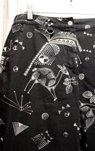 Load image into Gallery viewer, Chico&#39;s Black Cotton Blend Cropped Tropical Tribal Print Pants - Size 1 (Chico&#39;s Sizing = M/8)