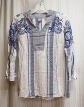 Load image into Gallery viewer, Chico&#39;s - 3/4th Sleeve Lightweight Striped &amp; Embroidered Tunic Top - Size 0P (Small/4)