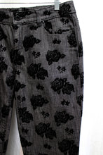 Load image into Gallery viewer, Chico&#39;s Platinum Denim - Black Velvet Flocked Rose Jeans - Size 0 (Size S - See Measurements)