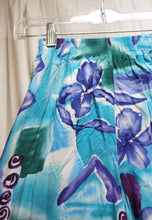 Load image into Gallery viewer, Vintage - Caribou New York - Tropical Print, Lightweight w/ Pockets Shorts - Size S