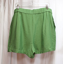 Load image into Gallery viewer, Leith - Green Flat Front Short - Size L