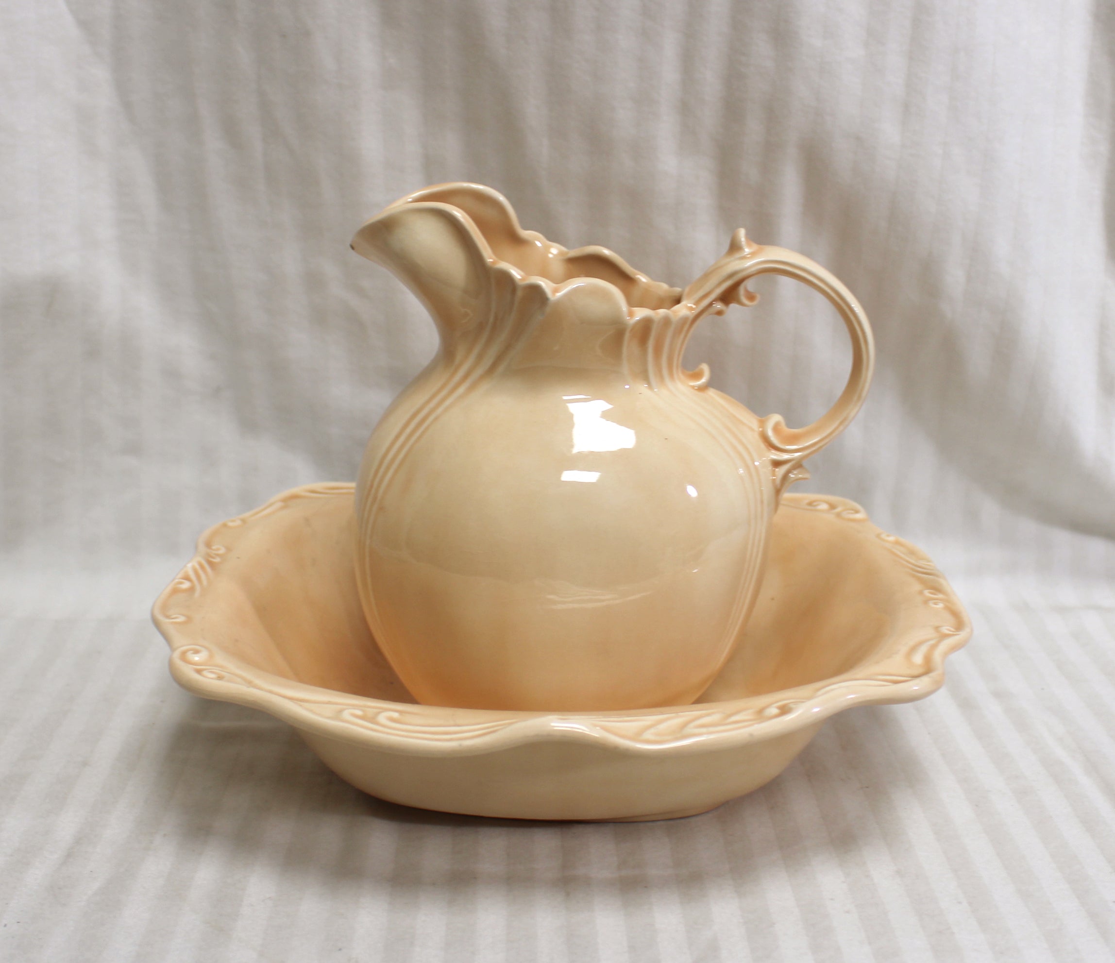 Vintage - Blush Ceramic Pitcher \u0026 Bowl Wash Basin, image size:2296x1983