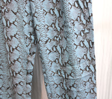 Load image into Gallery viewer, Rachel, Rachel Roy - Light Blue, Lightweight Snakeskin Print w/ Pockets Pants - Size 2