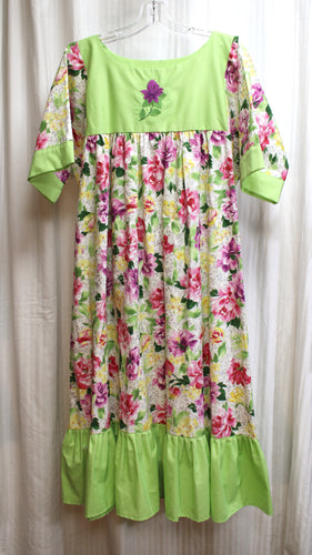 Vintage- An Original by Jean McCabe, Handmade, Green & Floral, Ruffle Hem w/ Embroidered Floral on Chest Muumuu Dress - Size M/L (see Measurements)