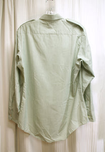Vintage Men's Flying Cross - Light Sage Green Broadcloth Button Tab Epaulet Long Sleeve Shirt - Size 15 (M)