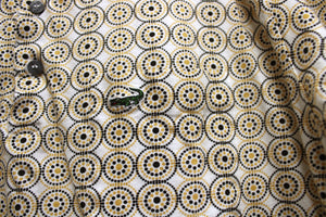 Men's Vintage - Crocodile (Thailand) Contrast Collar White w/Orange & Black Print Polo Shirt - Size L (See Measurements)