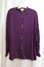 Load image into Gallery viewer, Vintage - Coldwater Creek - Purple Collarless Basket Weave Shirt w/ Unique Pewter Bear Buttons - Size L