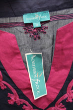 Load image into Gallery viewer, Southern Frock - Lightweight Navy w/ Magenta Pink Embroidery Tunic - Size M (w/ Tag)