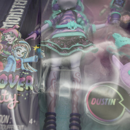 Mattel - Monster High Creepover Party Twyla Doll Damaged Box