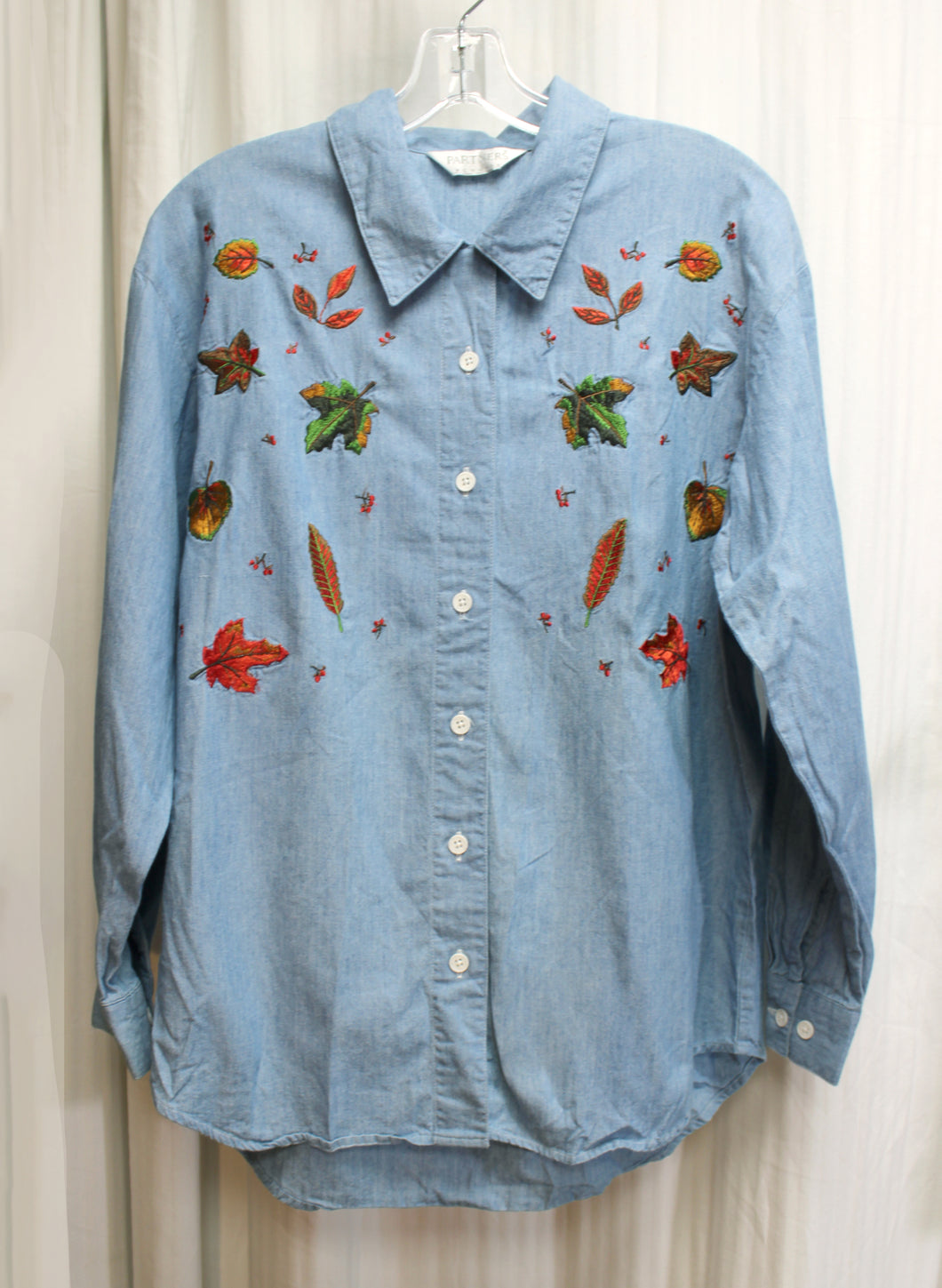 Vintage - Partners (Mervyns) - Blue Chambray w/ Embroidered Fall Leaves Button Up Shirt - Size S