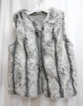 Load image into Gallery viewer, Vintage - Montgomery Ward - Faux Silver Fox Fur Vest - Size M (approx)