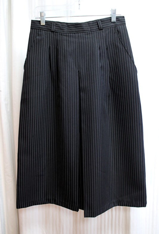 Vintage - Jerry Leigh of California - Black Pinstripe Single Box Pleat Front Midi Skirt - Size 11 (Vintage 27.25" Waist)