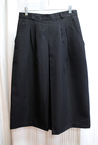 Vintage - Jerry Leigh of California - Black Pinstripe Single Box Pleat Front Midi Skirt - Size 11 (Vintage 27.25