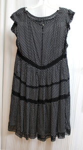 Free People - Black w/ Tiny Daisies - Cap Sleeve Oversized Flowy Tiered w/ Crocheted Lace Detailing Dress - Size S