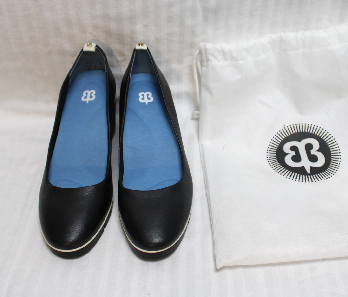 Betabrand - Leather Black Onyx w/ White Piping Wedge All Weather Pumps - Size 9.5