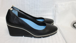 Betabrand - Leather Black Onyx w/ White Piping Wedge All Weather Pumps - Size 9.5