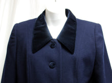 Load image into Gallery viewer, Vintage - En Avance - Navy Wool &amp; Velvet 2 PC Long Blazer &amp; Pencil Skirt - Size 6 (vintage)