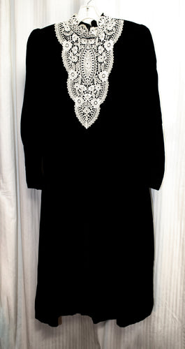 Vintage 80's - Gunne Sax by Jessica McClintock - Gothic Black Velvet w/ Pointed Drop Waist, Puff Sleeves & White Crocheted Lace Chest Applique Dress - Size 11 (Vintage Sizing See Measurements 29.5 Waist)