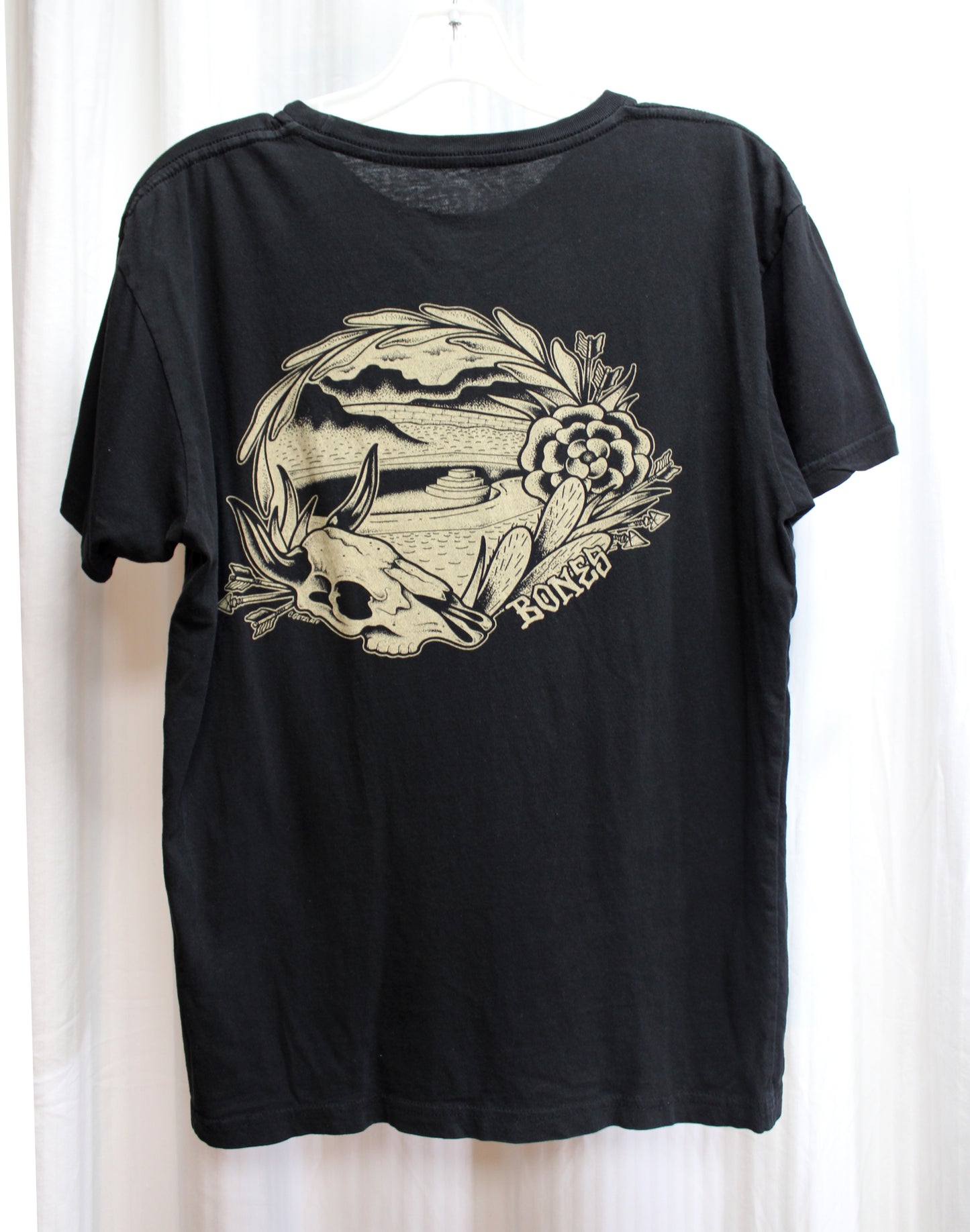 Bones Skate One Corp (Powell Peralta) - 2 Sided Black Cow Skull / Dessert - Black T-Shirt - Size M