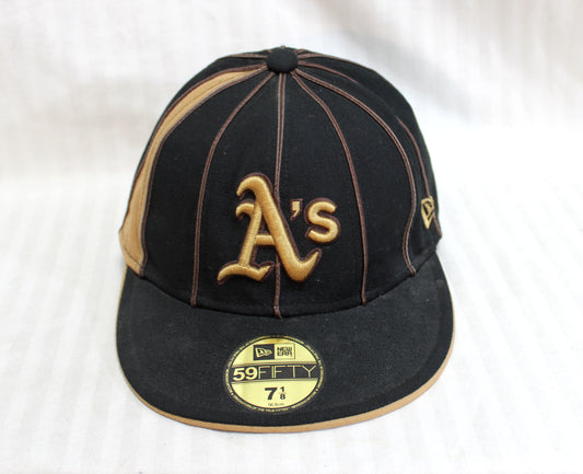 New Era 59Fifty Oakland A's Cap - Size 7  1/8 (w/ stickers/labels)