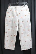 Load image into Gallery viewer, Larry Levine Stretch - White Rooster/Hen Embroidered Cropped Pants - Size 8 (PETITE)