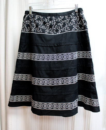 Autograph New York - Black Tiered Midi Skirt w/ White Embroidery - Size 4