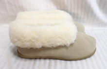 Load image into Gallery viewer, Emu Ridge Australia - Light Beige &amp; Cream Sheepskin Slippers - Size 8