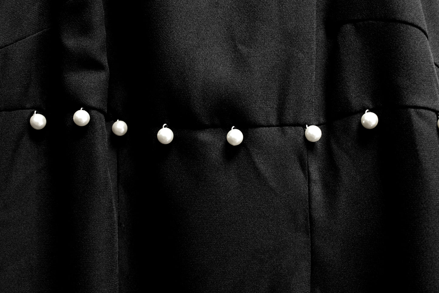 Watters and Watters - Black Sleeveless W/ Back Keyhole Slit Dress w/ Pearl Accents - Size 10