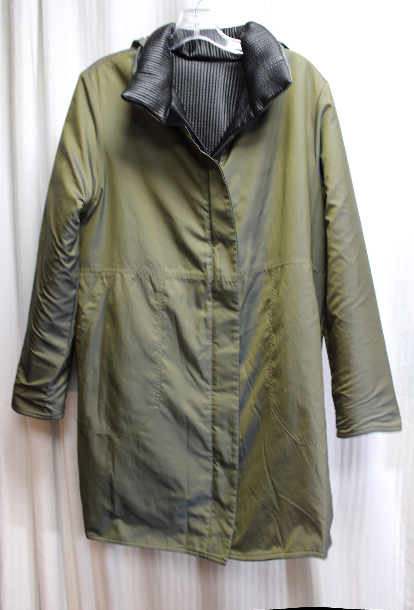 Mycra Pac - Reversible, Black Velvet & Ribbed / Olive Green & Blue Color Shift Shot Hideaway Hood Coat - Size 1 = Small/Medium