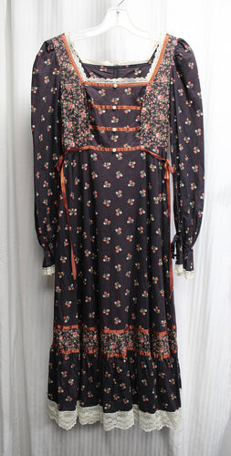 Vintage 1970's - Gunne Sax - Brown & Autumnal Colors Floral Cottage Core / Victoriana / Prairie Dress w/ Rose Buttons, Satin Ribbon & Lace Detailing- Size  9 (Vintage See Measurements & Note)