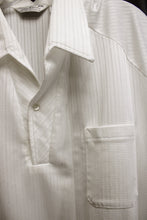 Load image into Gallery viewer, Men&#39;s Vintage- Lilly Dache - White Perforated V-Neck Collared Shirt w/ Waist Band - Size XXL